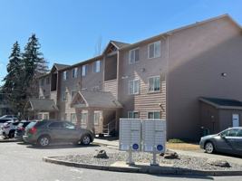 featured image of Twin Pines Apartments