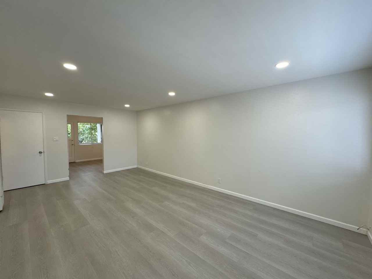 9225 Bancroft Ave - Photo 3 of 11