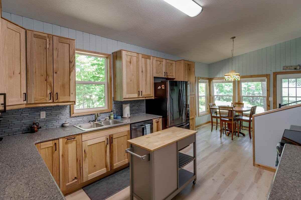 6067 Edgewater Cir #NA - Photo 3 of 32