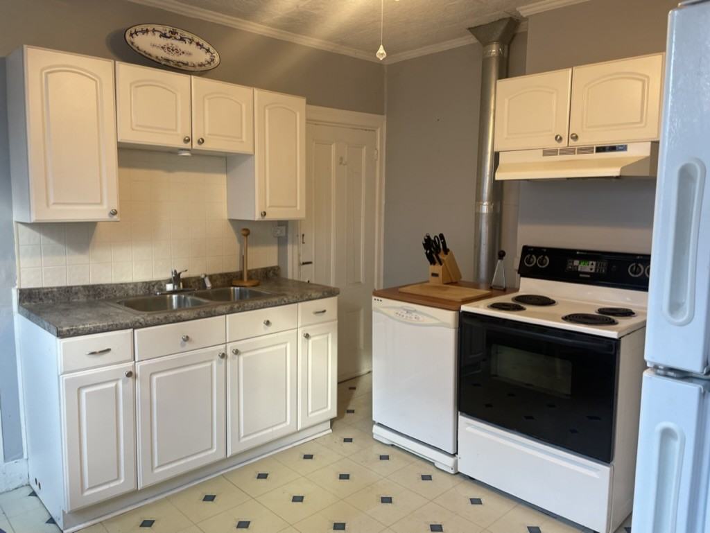 17 Arlington St #17 - Photo 3 of 12