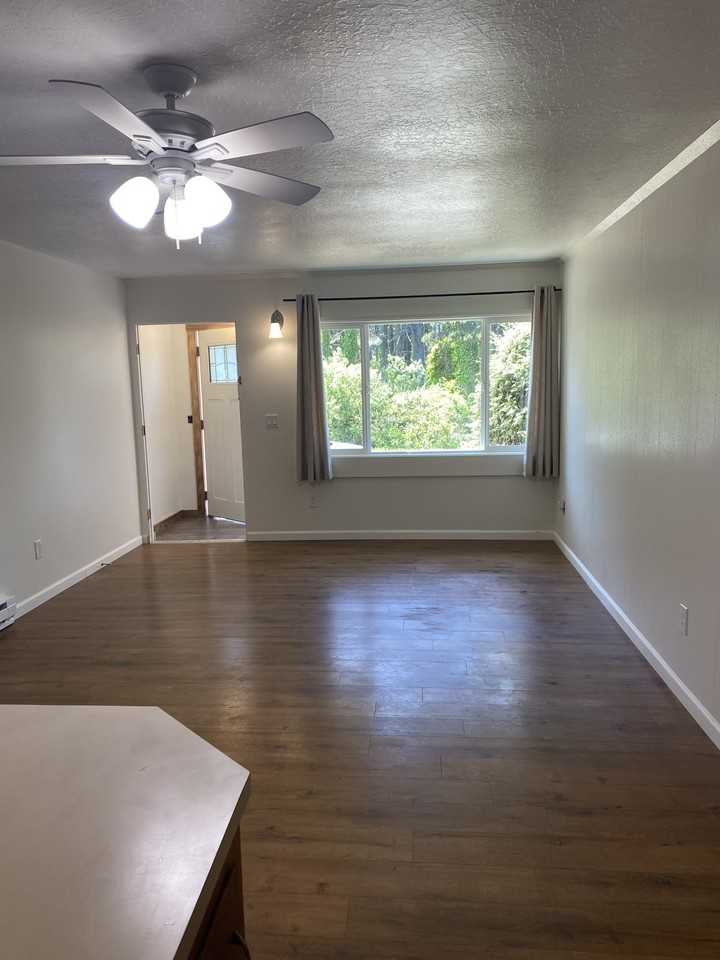 1609 Nw 30th St #C - Photo 3 of 20