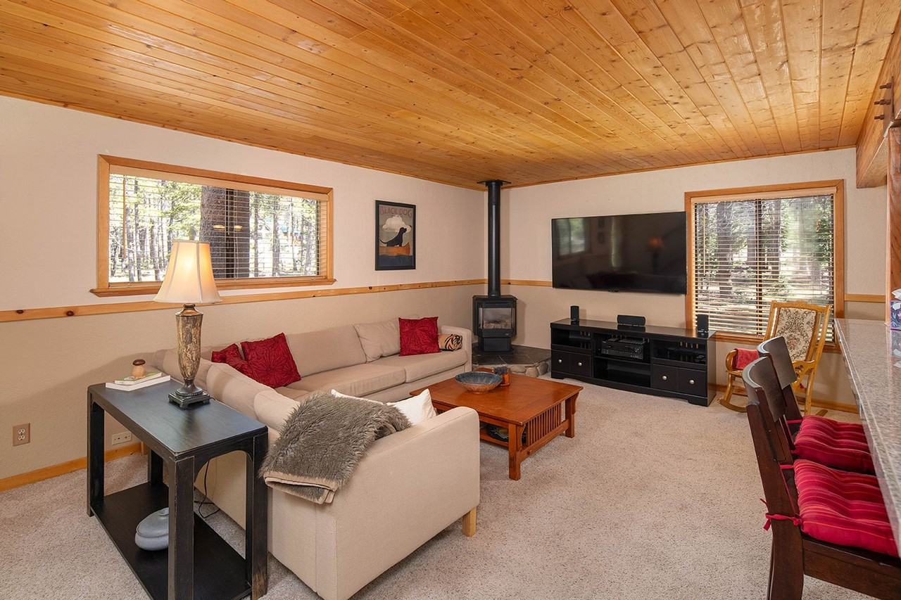13075 Northwoods Blvd - Photo 3 of 12