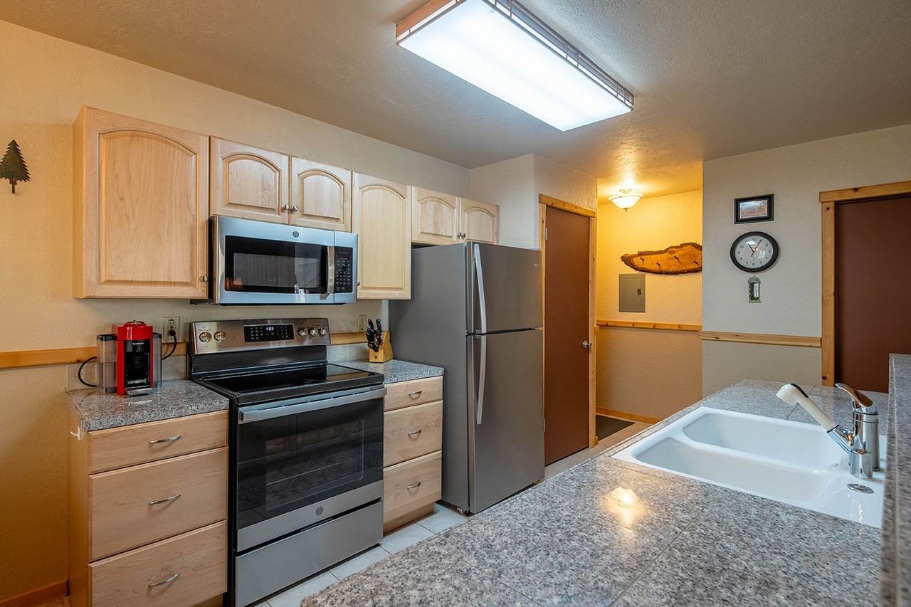 13075 Northwoods Blvd - Photo 7 of 12