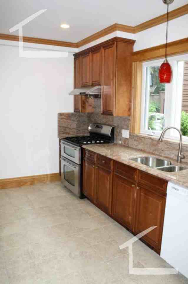 124 Columbia St - Photo 3 of 11