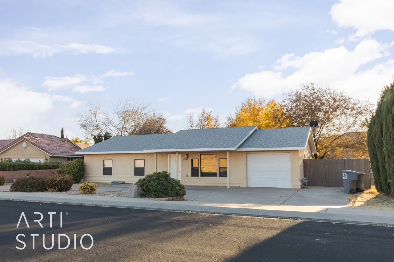 2269 Arrowhead Trl - Photo 2 of 34