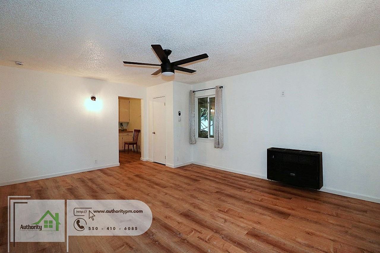 2261 Howard St - Photo 3 of 18