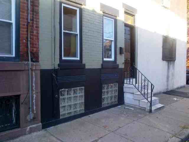 1602 S Chadwick St - Photo 2 of 11