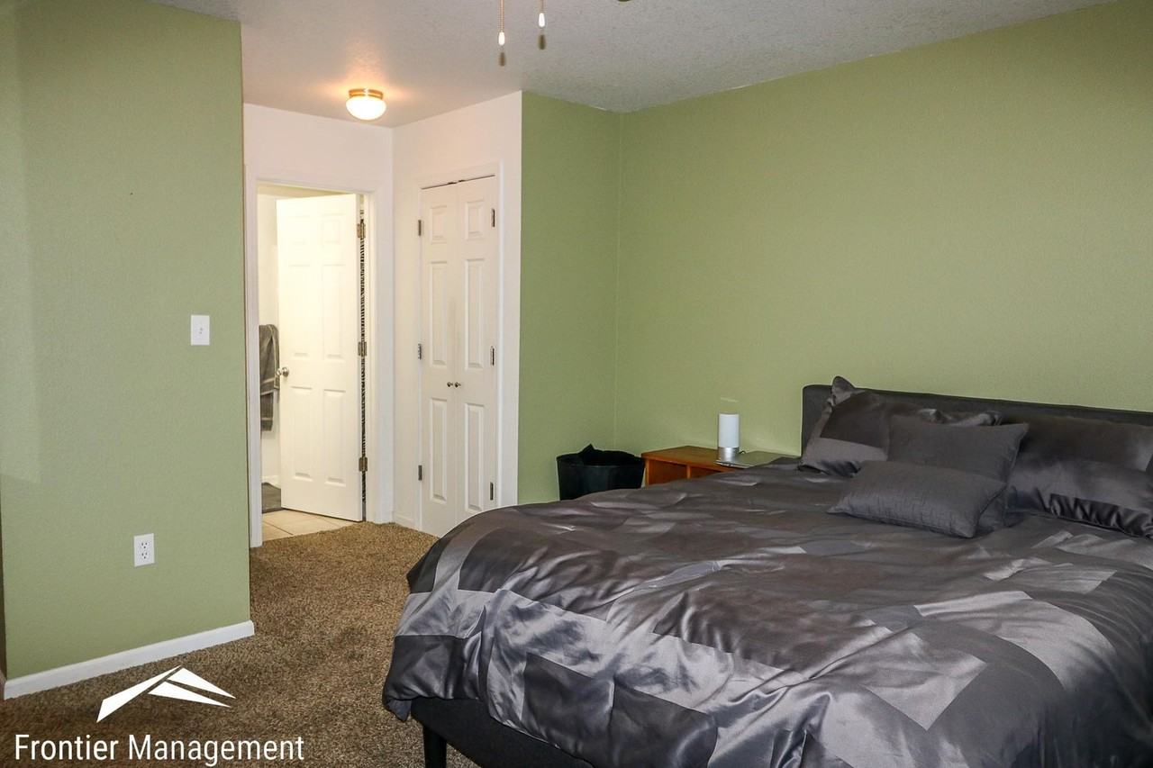 1204 Newfoundland Dr - Photo 7 of 10