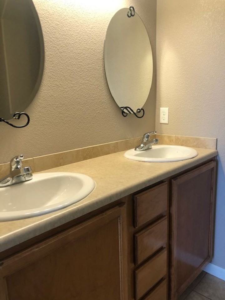 3813 Sweetbrier St - Photo 3 of 10