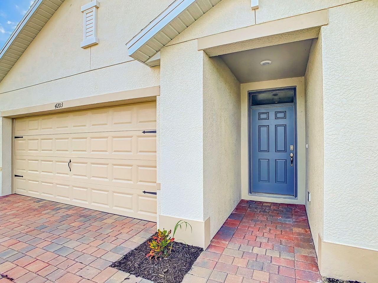 4203 Manatee Ln - Photo 3 of 50