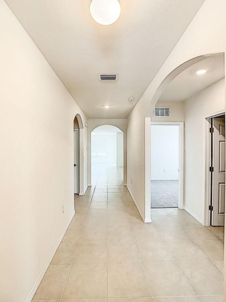 4203 Manatee Ln - Photo 5 of 50
