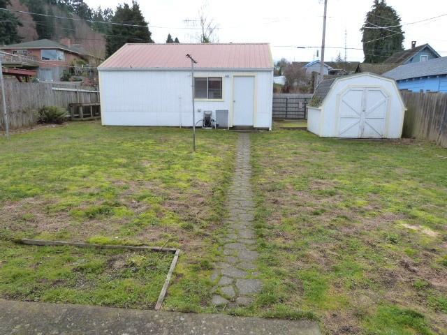 1112 E 5th St - Photo 2 of 21