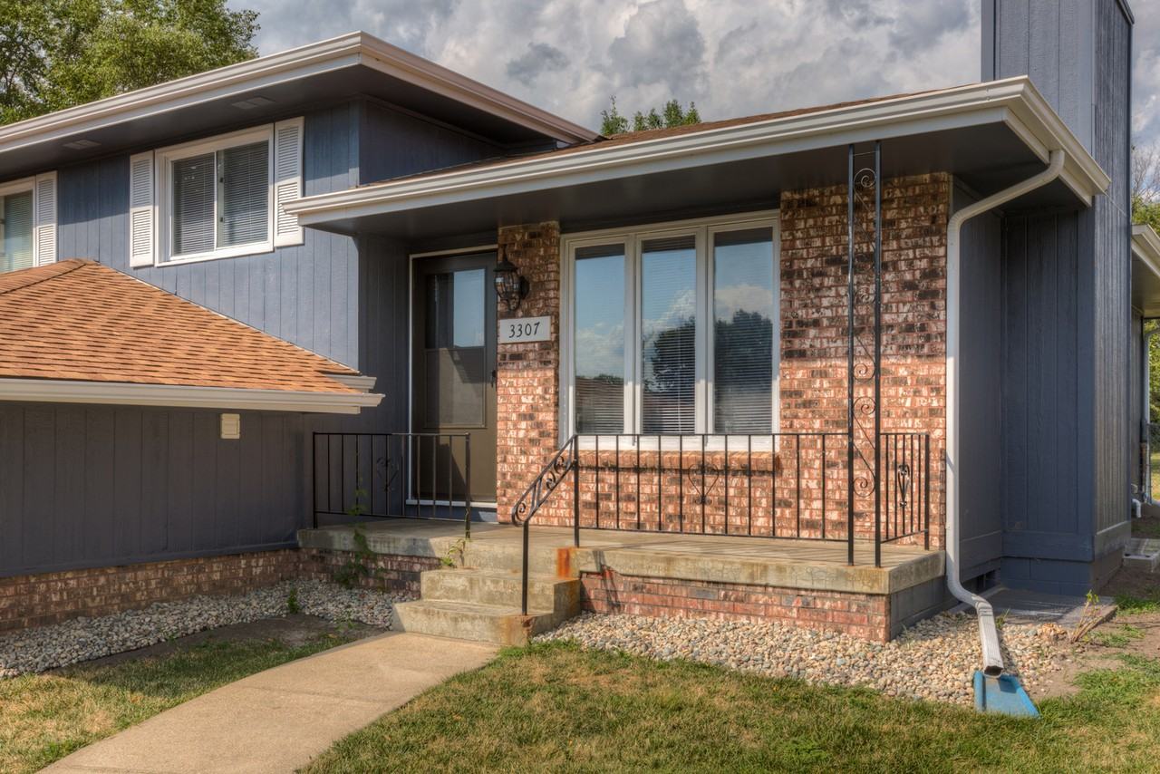 3307 S 133rd St - Photo 2 of 31