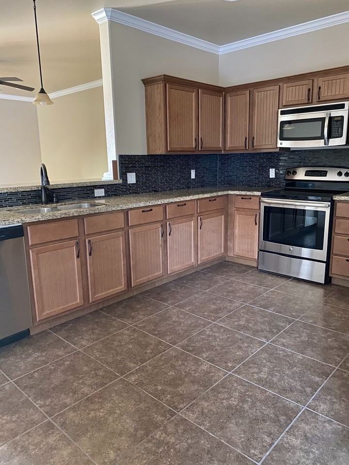 907 Old Course Rd - Photo 2 of 32