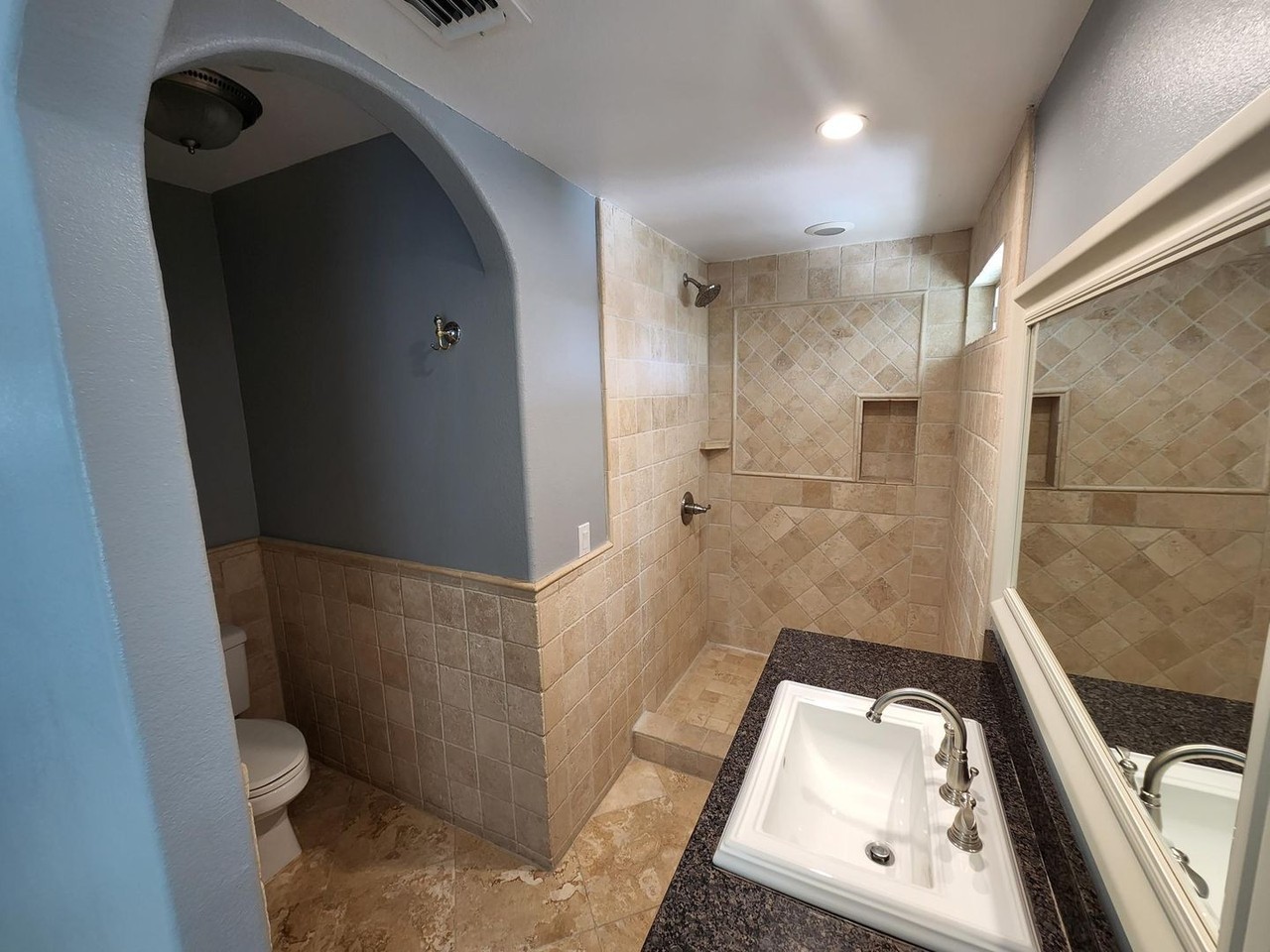 12111 Winton St - Photo 4 of 37