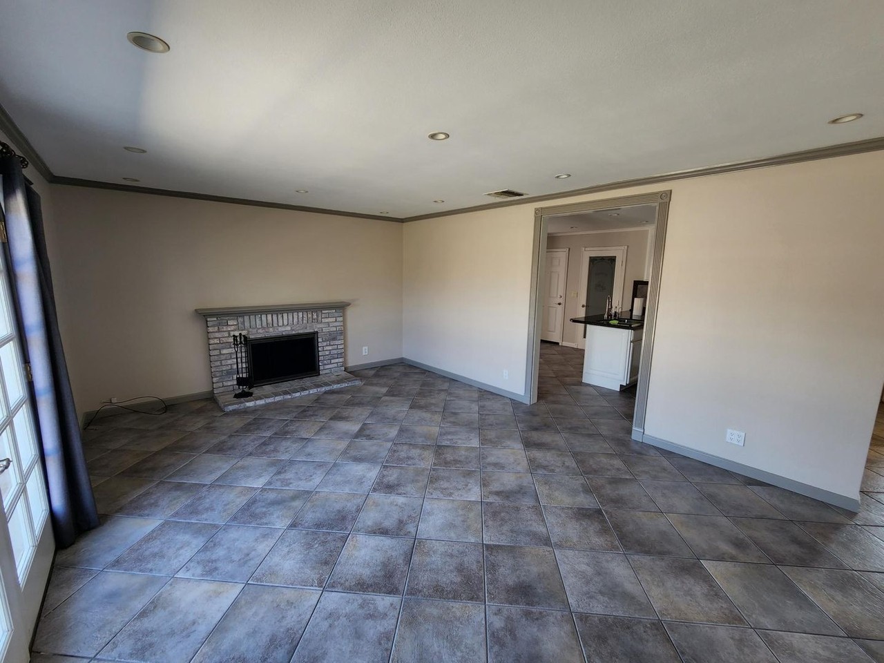 12111 Winton St - Photo 6 of 37