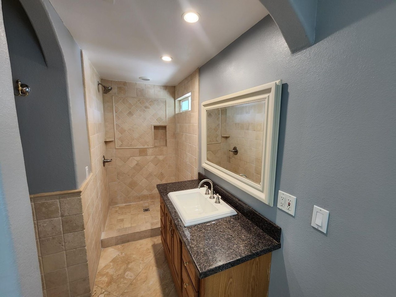 12111 Winton St - Photo 7 of 37