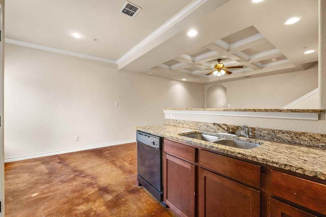 4936 Flipper Dr - Photo 7 of 16