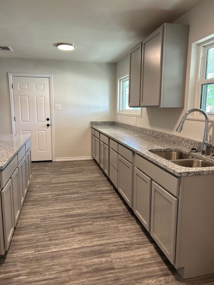 4207 Dakota Ave - Photo 4 of 20