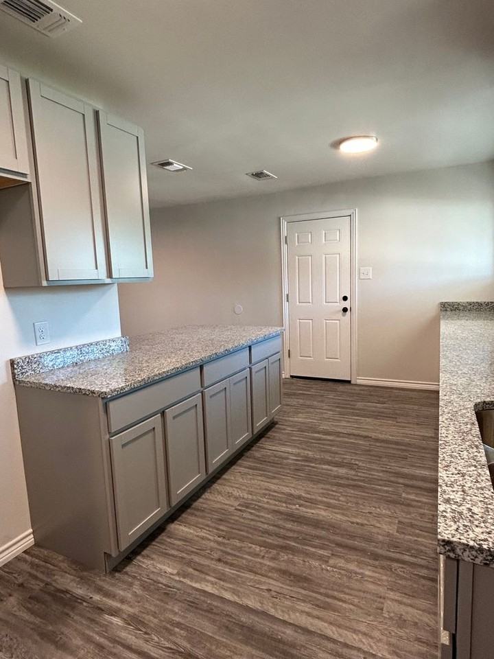 4207 Dakota Ave - Photo 5 of 20