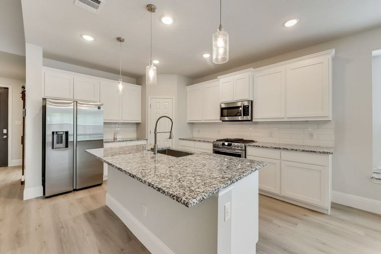1819 Michael Dr - Photo 4 of 28