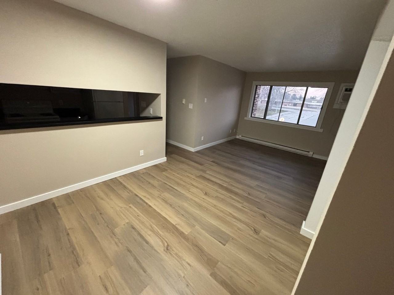 520 E 18th St - Photo 2 of 5