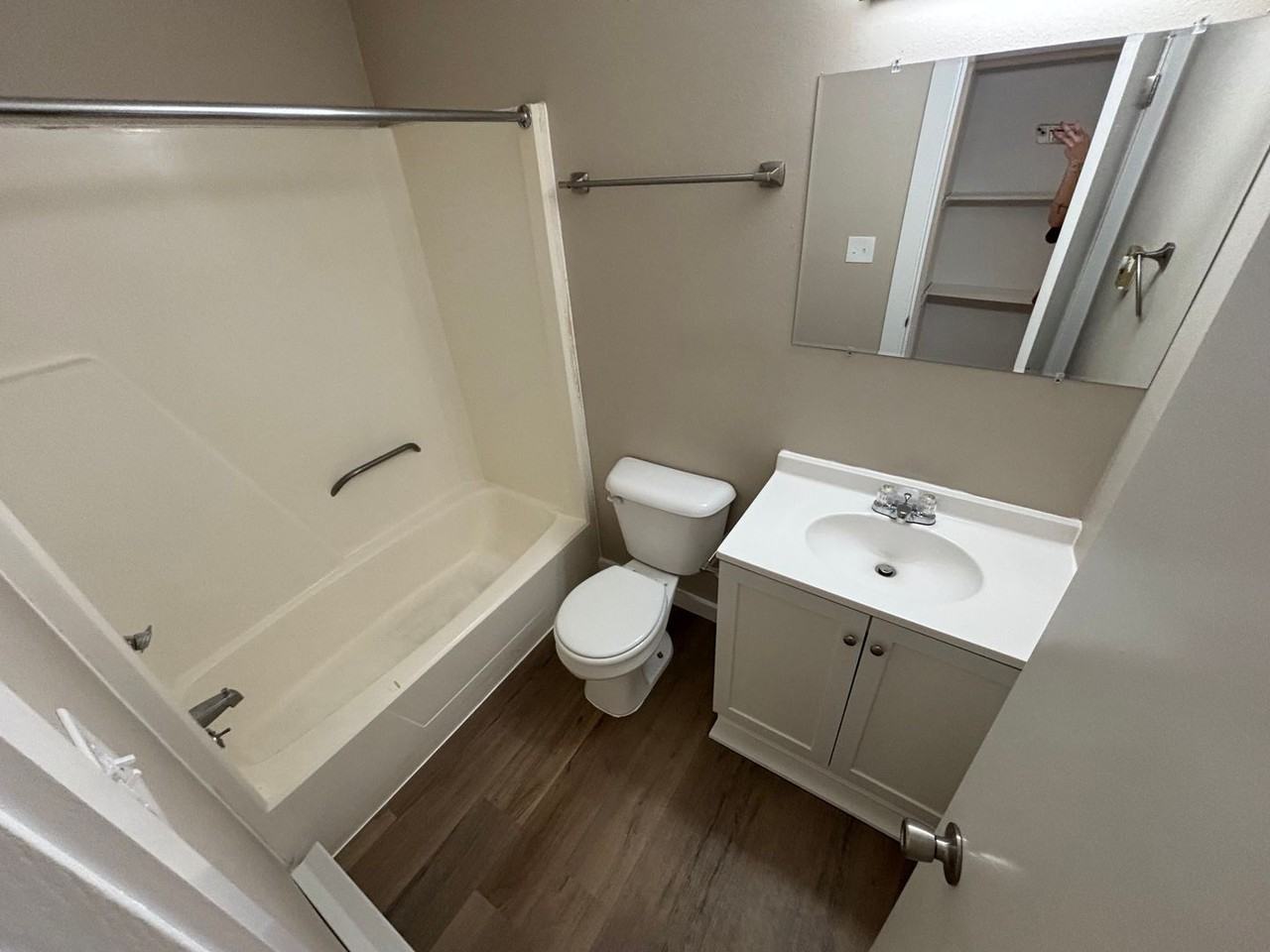 520 E 18th St - Photo 3 of 5