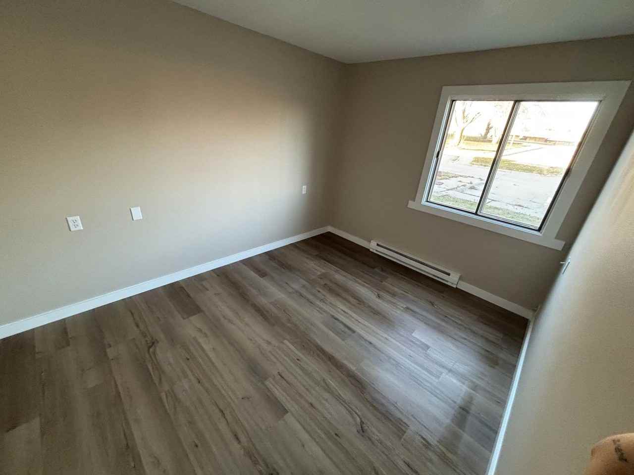 520 E 18th St - Photo 5 of 5