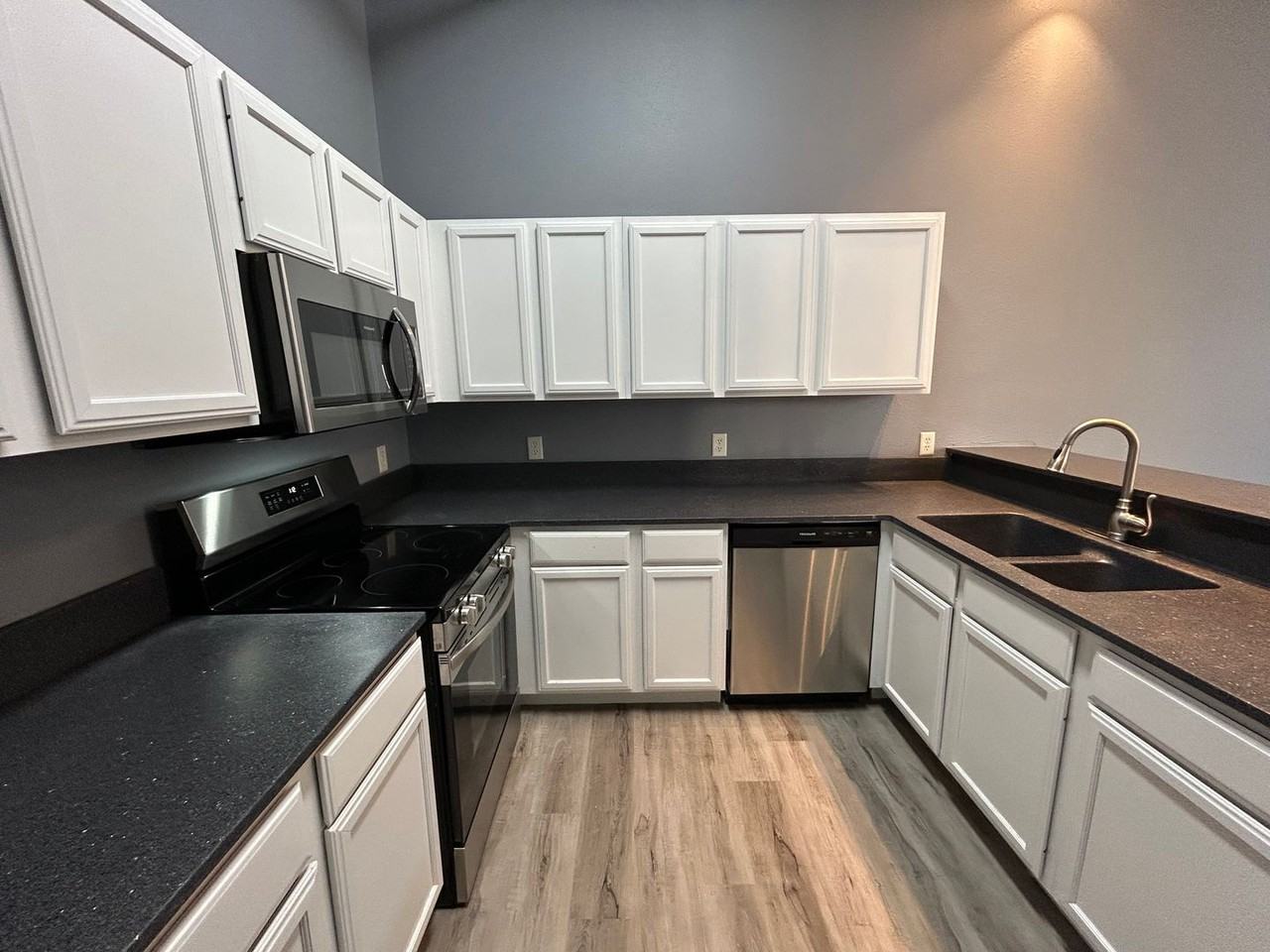 Drake Court and Liberty Lofts apartments!  Enjoy downtown living at its best. - Photo 5 of 50