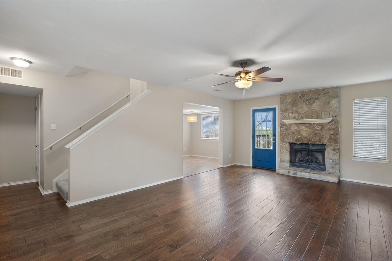 8407 Selway Dr - Photo 3 of 31