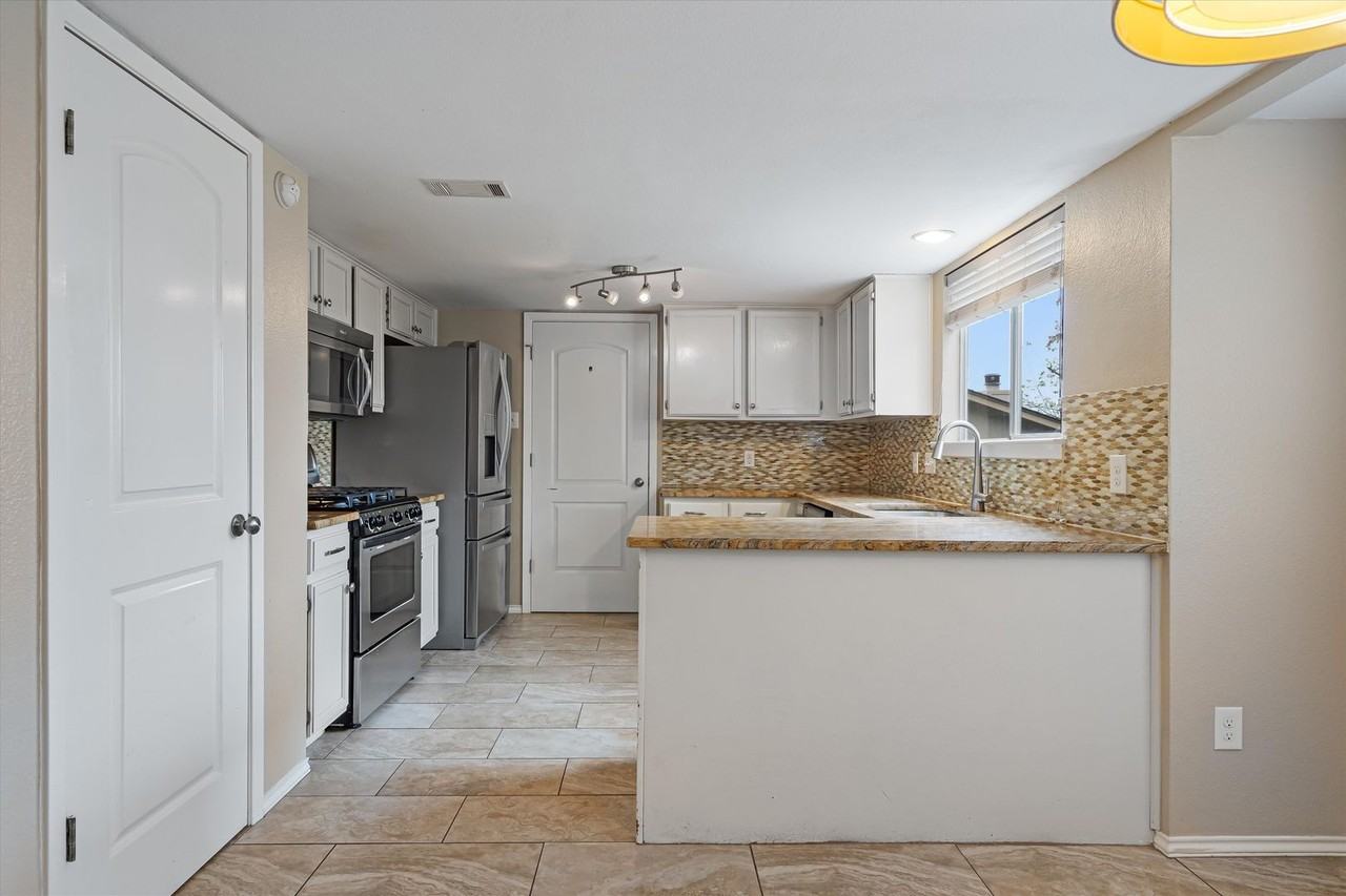 8407 Selway Dr - Photo 7 of 31