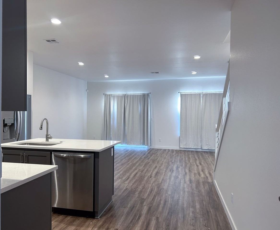 6127 Blue River Dr Se - Photo 4 of 18