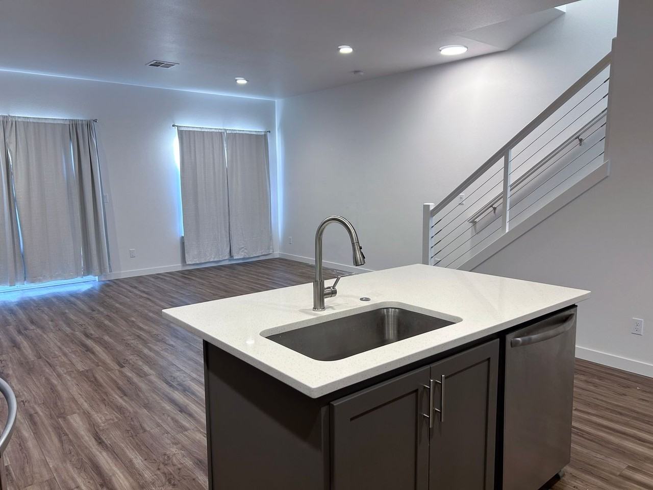 6127 Blue River Dr Se - Photo 5 of 18