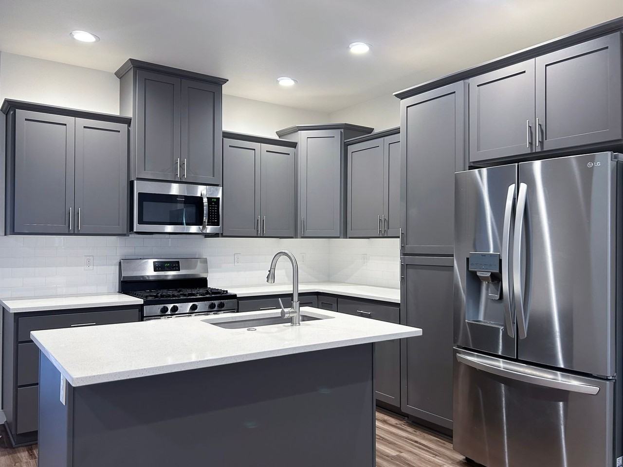 6127 Blue River Dr Se - Photo 6 of 18