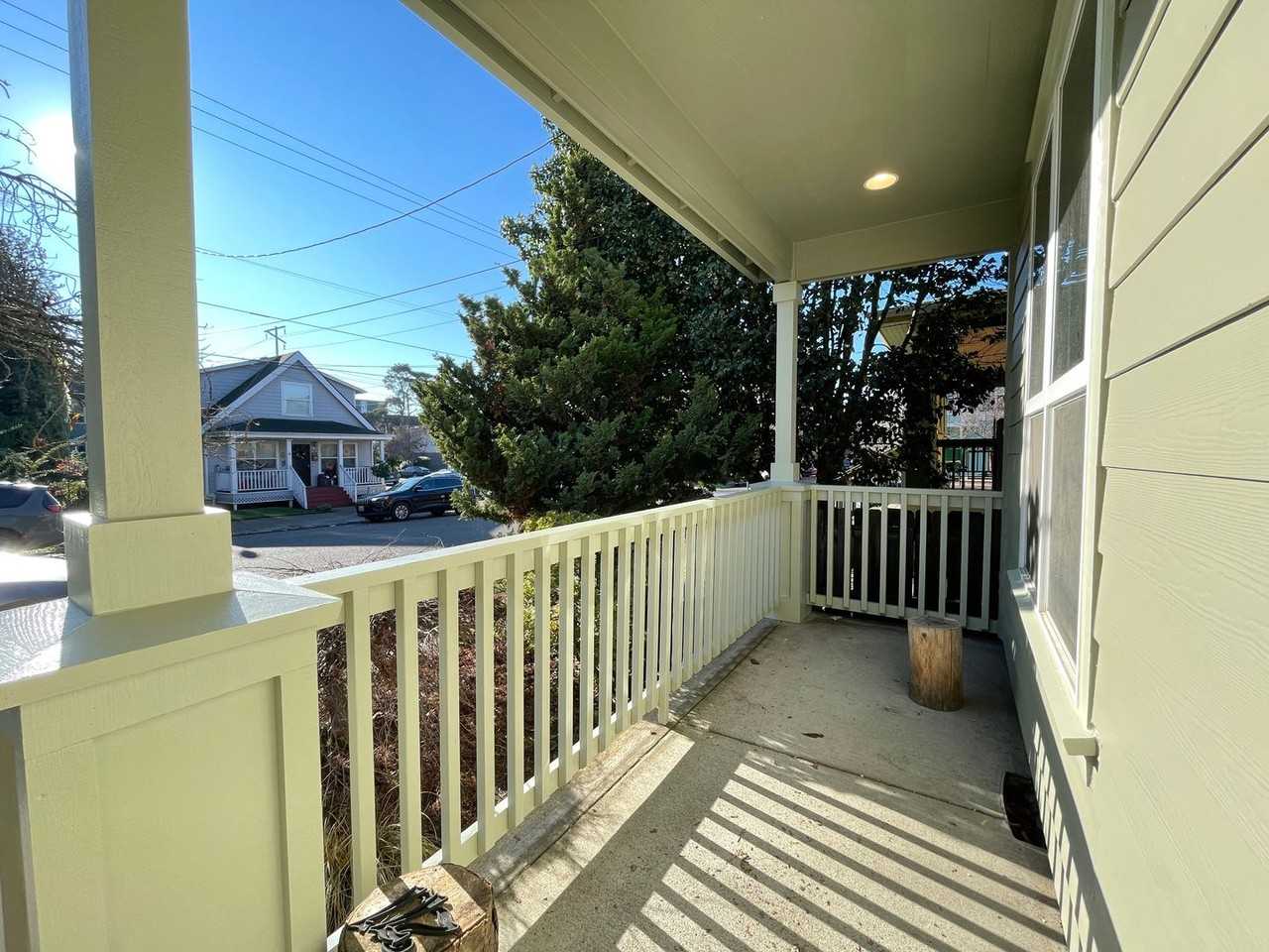 727 N Shaver St - Photo 3 of 27