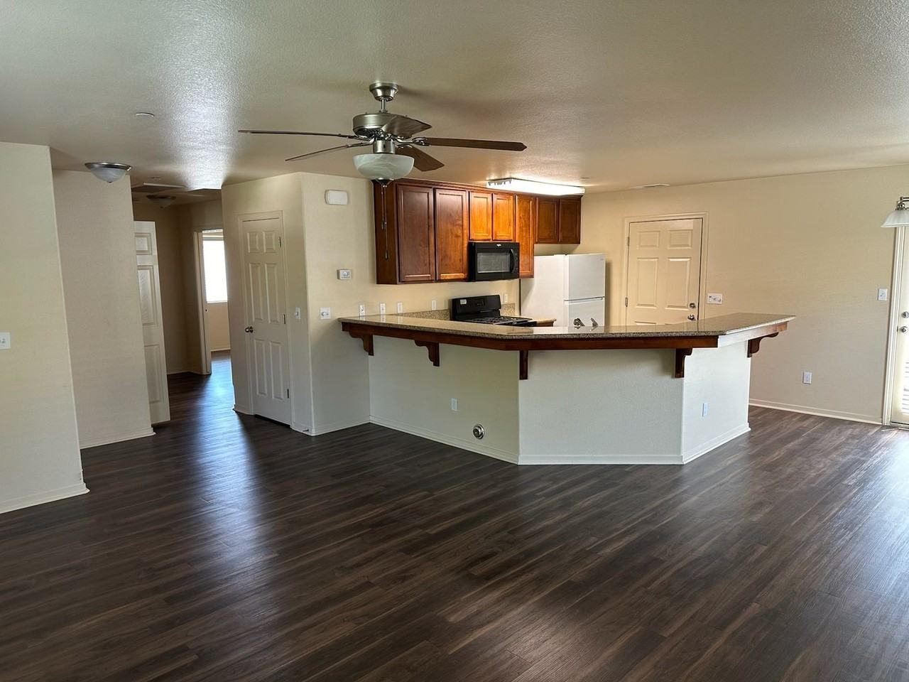 2011 Bella Oaks Dr - Photo 5 of 19