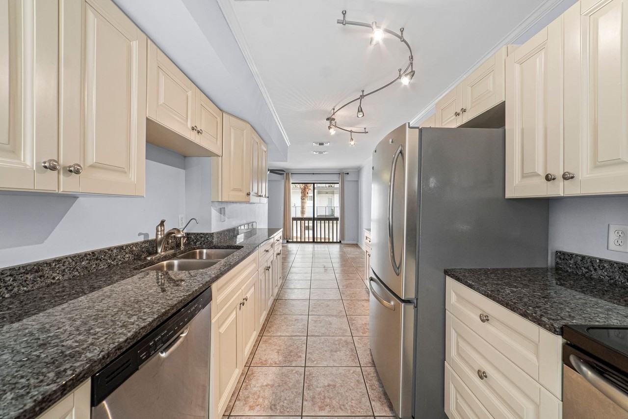 121 13th Ave S #B - Photo 7 of 21