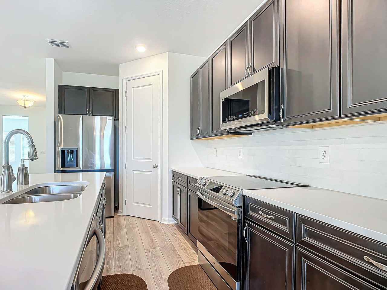 1317 Sterling Pointe Dr - Photo 6 of 34