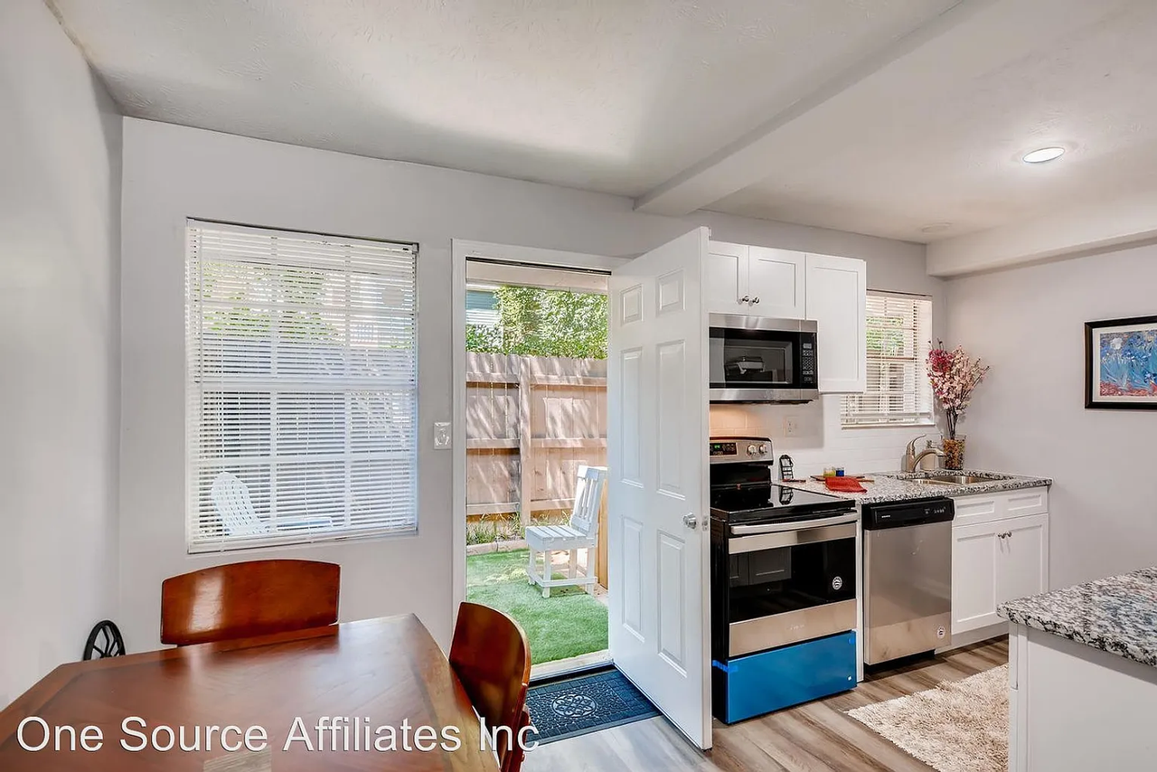 625 Coleman St Apt A2 - Photo 7 of 48