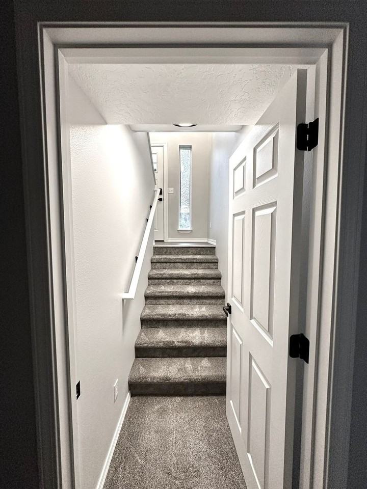 2571 W Beth Loop - Photo 2 of 9