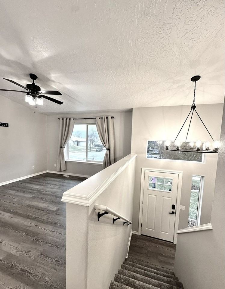 2571 W Beth Loop - Photo 4 of 9