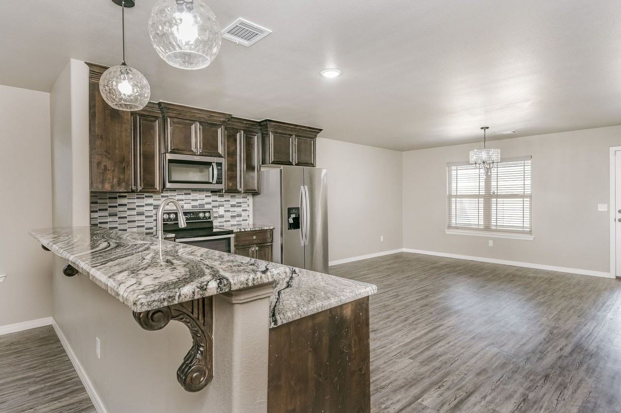 1305 Fox Hollow Ave - Photo 2 of 14