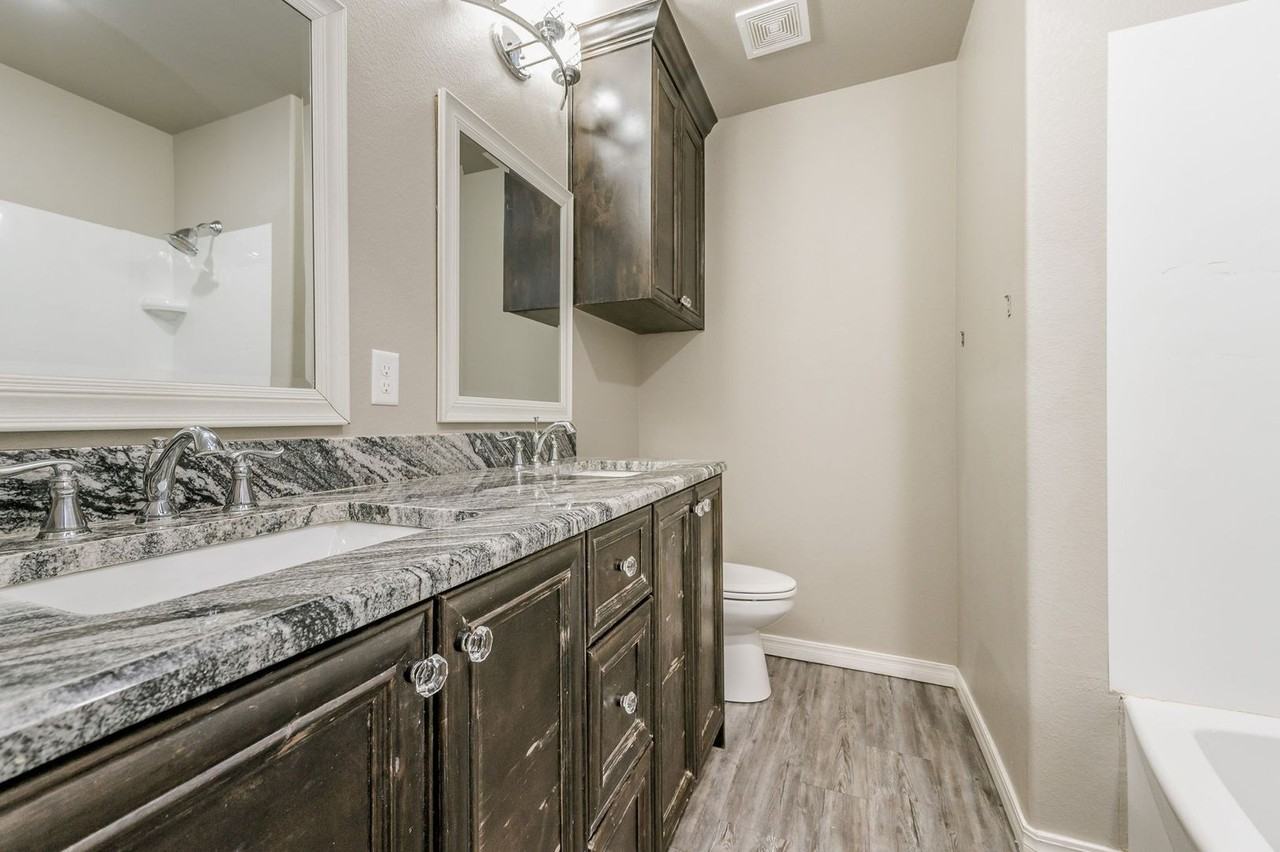 1305 Fox Hollow Ave - Photo 7 of 14