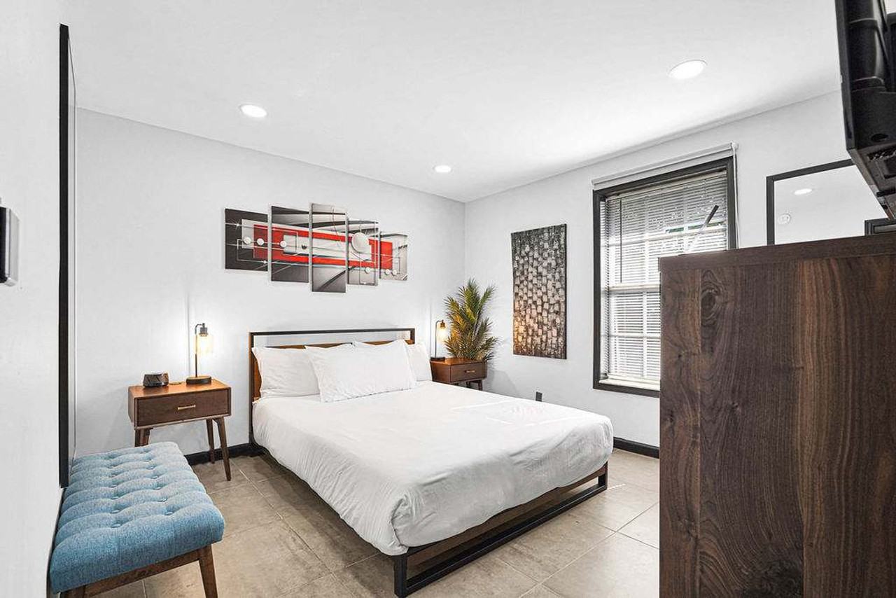 621 Northeast 28th Street #1018317P - Photo 3 of 37