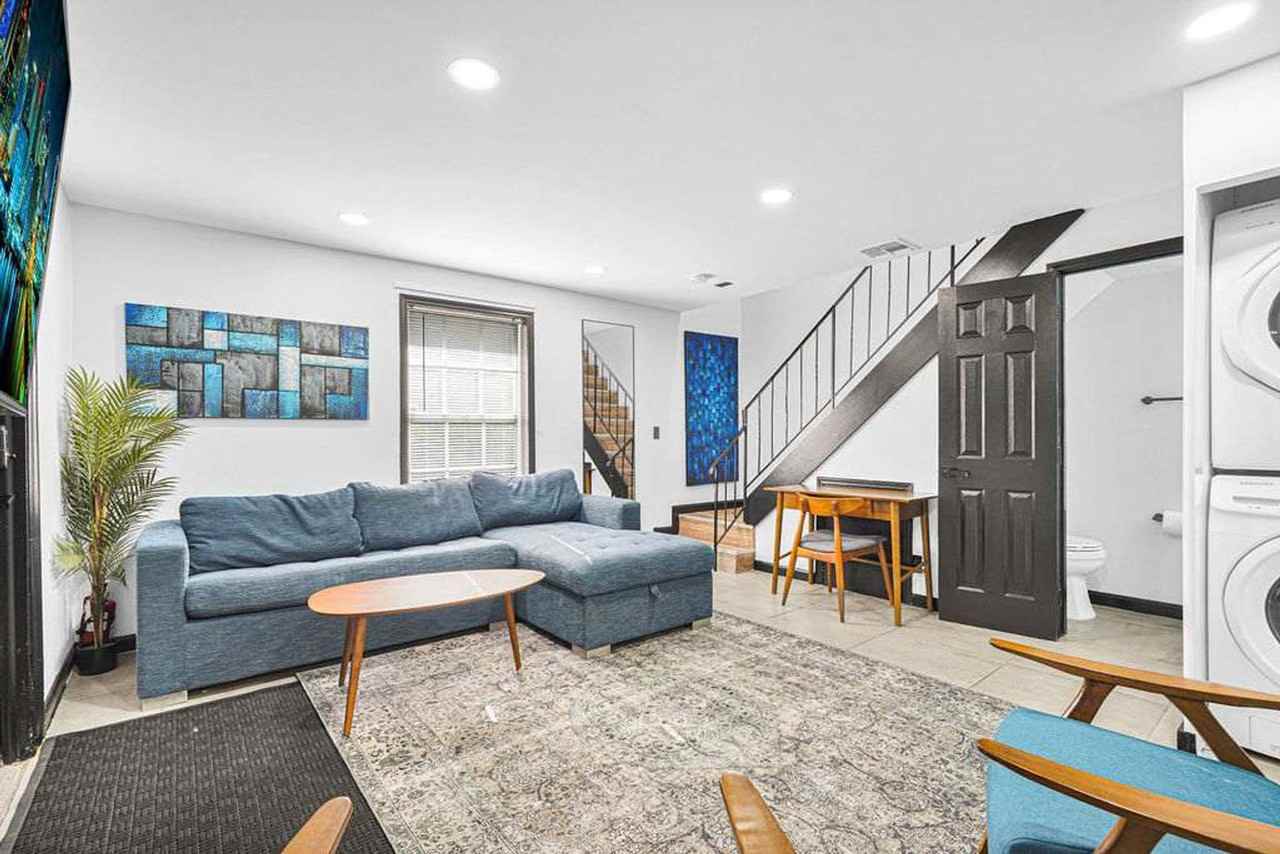 621 Northeast 28th Street #1018317P - Photo 2 of 37