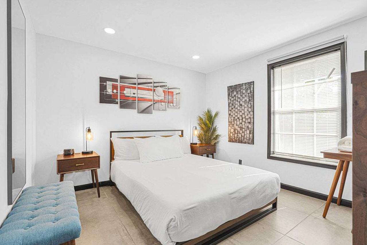 621 Northeast 28th Street #1018317P - Photo 7 of 37