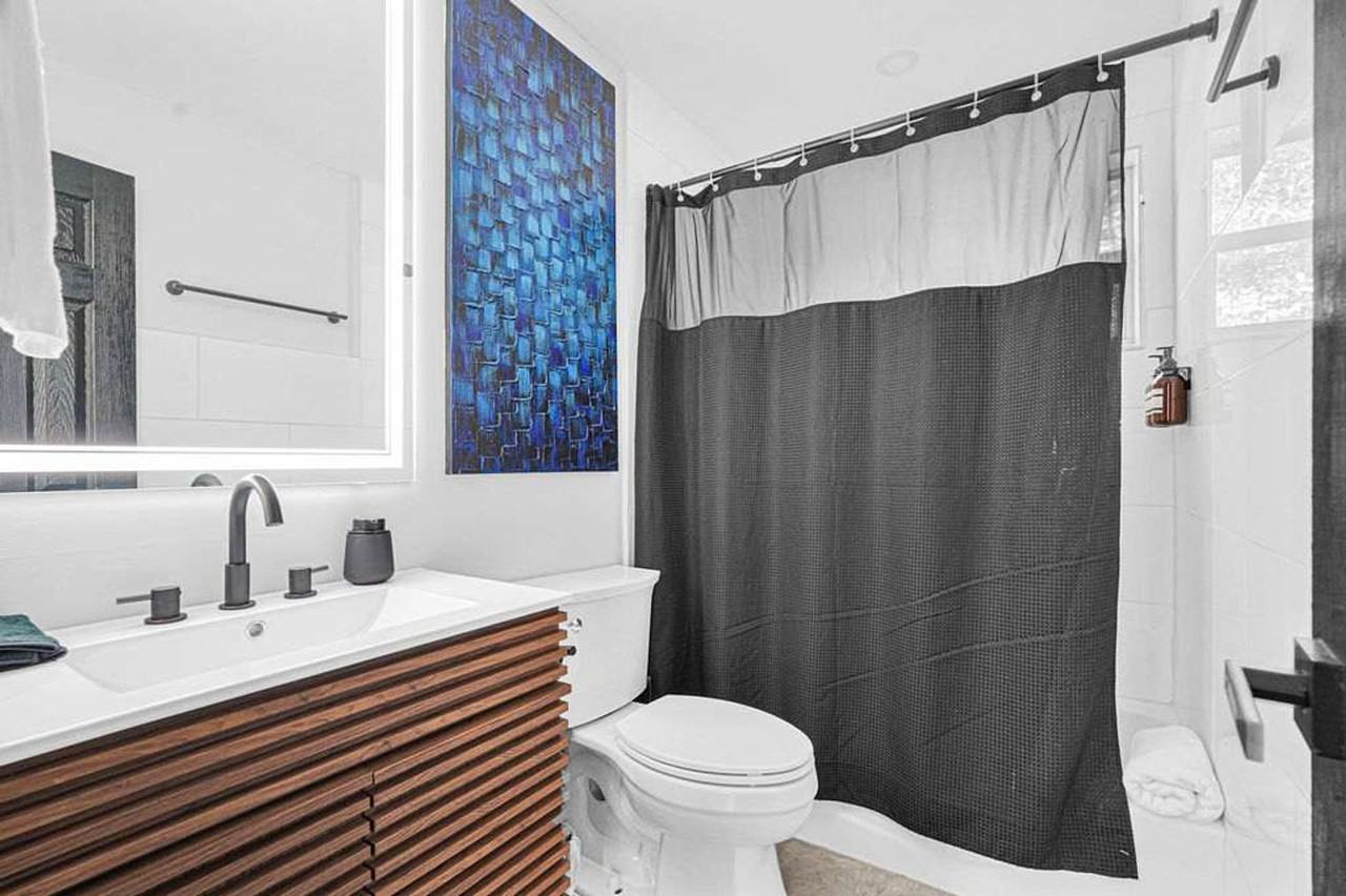 621 Northeast 28th Street #1018317P - Photo 5 of 37