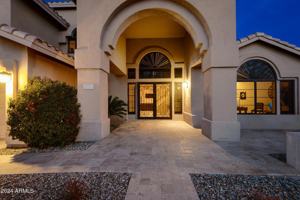 featured image of 1221 N Kenwood Ln