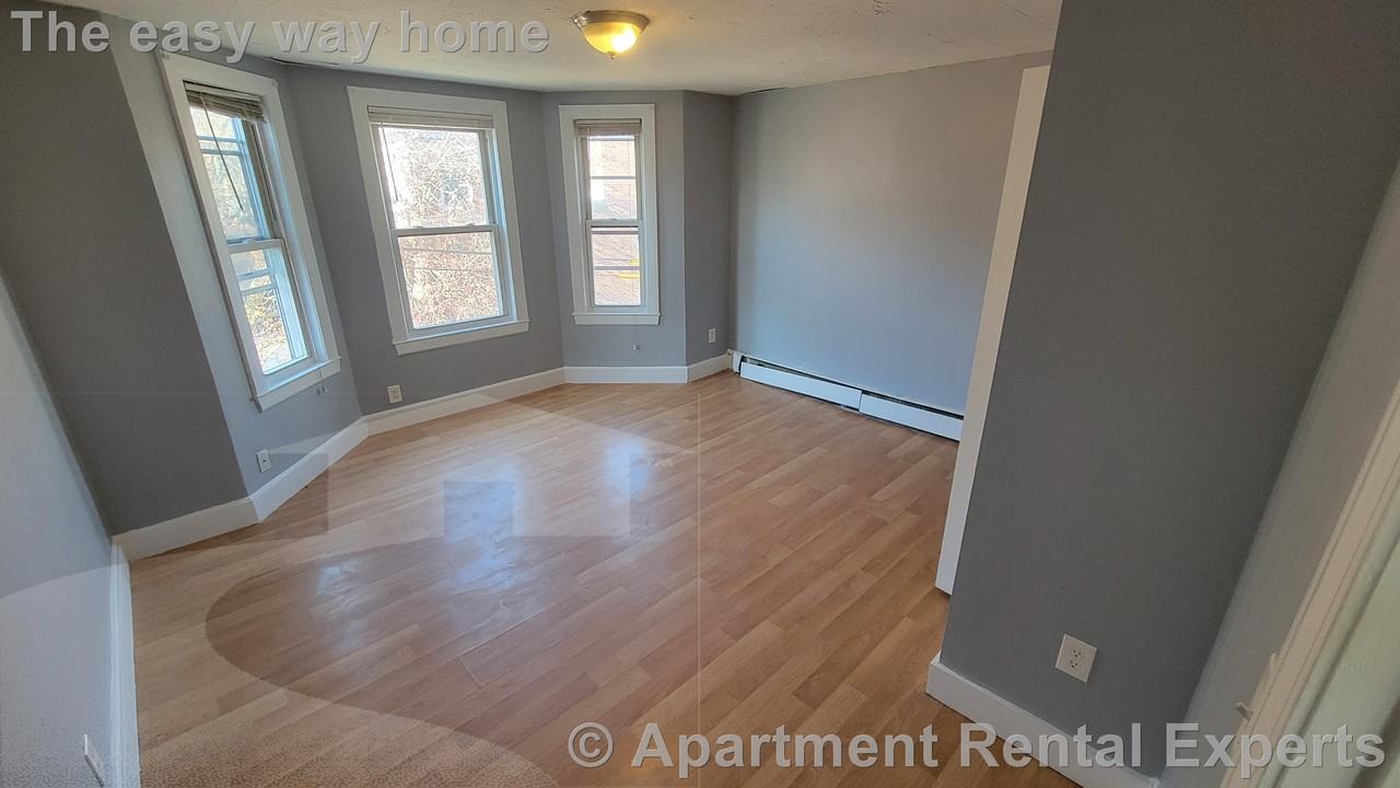 137 Willow St #3 - Photo 3 of 6