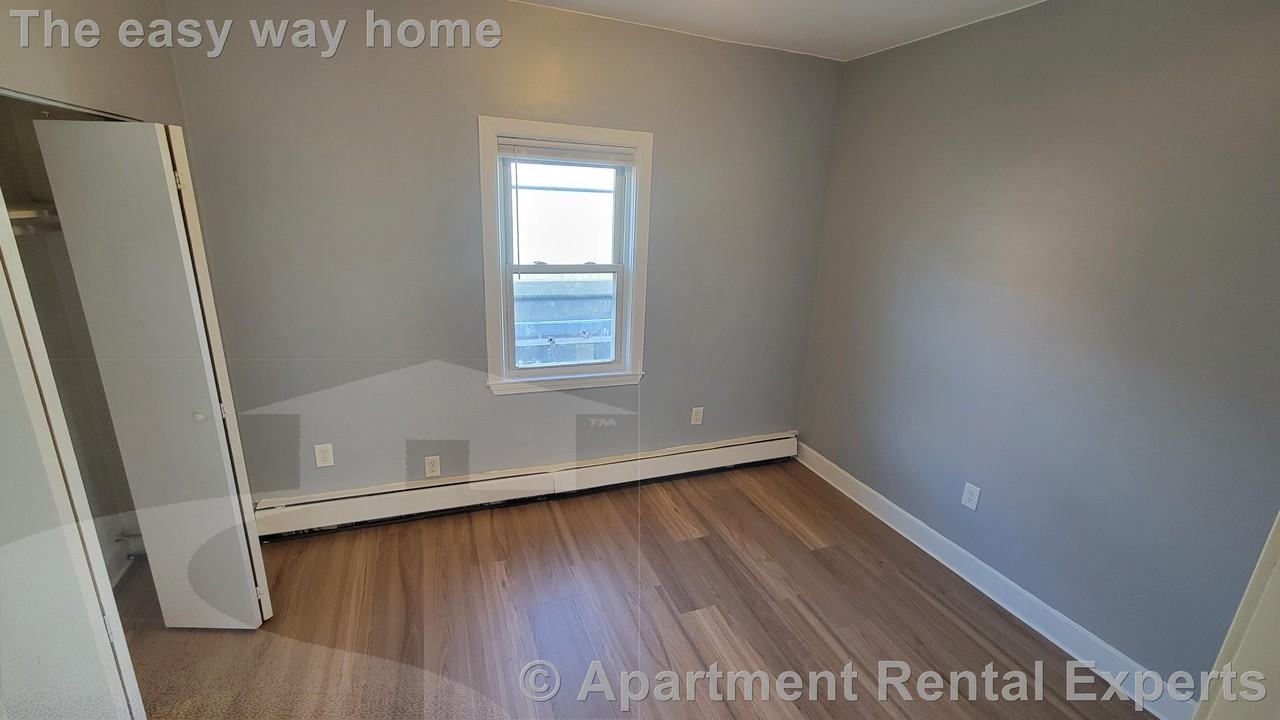 137 Willow St #3 - Photo 4 of 6